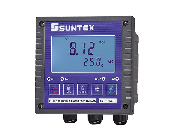 ■ 144X144 標準設計酸堿度/氧化還原變送器 ■ 一體成型外箱、透明前蓋設計，具防水、防酸氣等功能 ■ 大型液晶顯示幕，pH/ORP、Temp.手動按鍵切換顯示 ■ LED 燈號指示 Hi、Lo 動作狀態(tài) ■ 具手動校正；手動/自動選擇溫度補償?shù)裙δ?■ 操作簡單方便