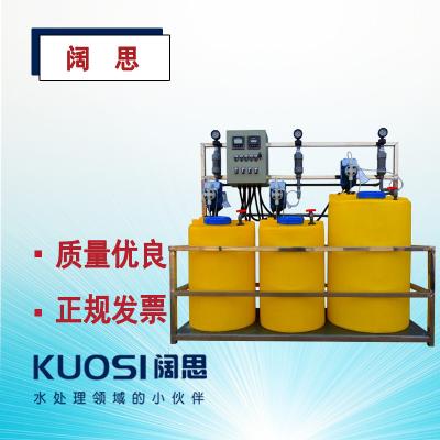 加藥裝置是以計量泵為主要投加設備、將溶藥箱、攪拌器、液位計、安全閥、止回閥、壓力表、過濾器、緩沖器、管路、閥門、底座、扶梯、自動監視系統、電力控制系統等按工藝流程需要組裝在一個公共平臺上，形成一個模塊，即所謂的撬裝式組合式單元（簡稱“撬體”）。按需要將定量的藥劑放入攪拌溶液箱內進行攪拌溶解，溶解完畢后再通過計量泵送至投加點的工作過程，加藥量的大小可自由任意調節，以滿足不同加藥量的場所